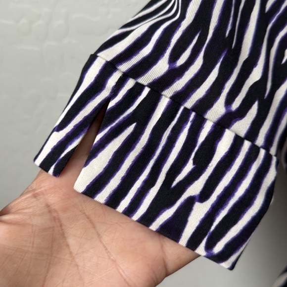 Diane von Furstenberg 100% Silk Abstract Wrap Top Purple Black Size 6 - Picture 4 of 5